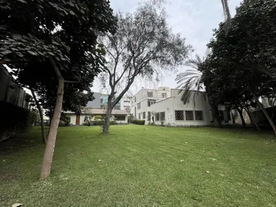 Venta de Casa en Santiago de Surco - Lima 12 Dormitorios