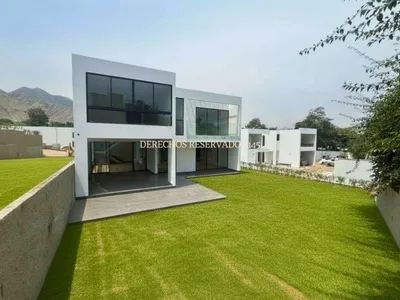 Venta de Casa en La Molina - Lima 4 Dormitorios