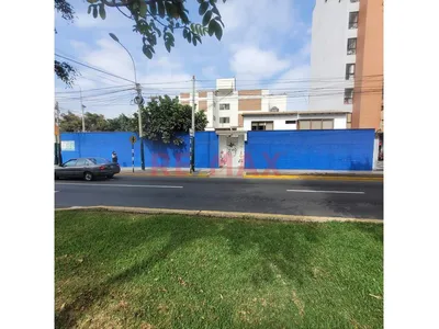 🏗️ Gran Terreno En Esquina En Surco – Ideal Para Desarrollo Residencial Y Comercial
