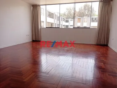 🏡 Alquiler De Amplio Departamento En 2.º Piso La Molina! ✨