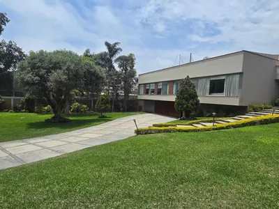 Venta de Casa en Santiago de Surco - Lima 5 Dormitorios