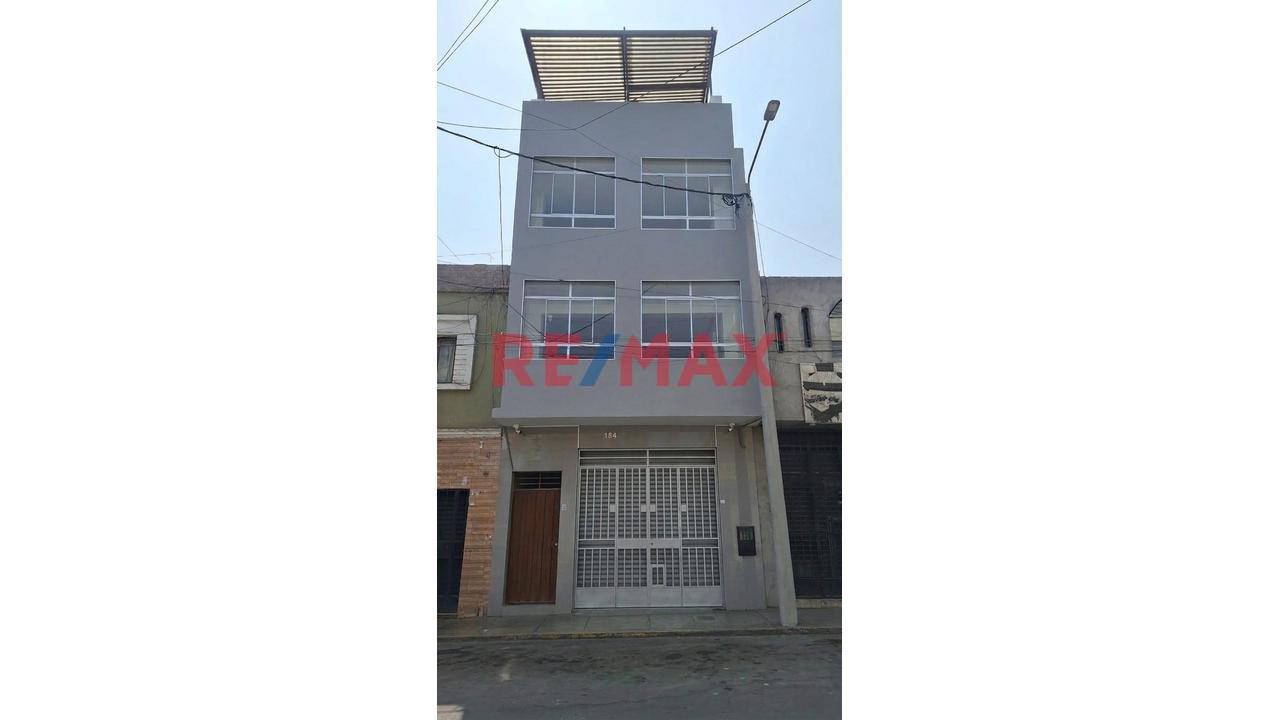 Alquiler De Local Comercial De 3 Niveles + Terraza En Huaral – Excelente Ubicación
