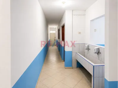 Local Comercial De 03 Pisos - Gran Oportunidad De Inversión Almacenes, Alquileres De Habitaciones, Kinder - Ate (Huaycan)