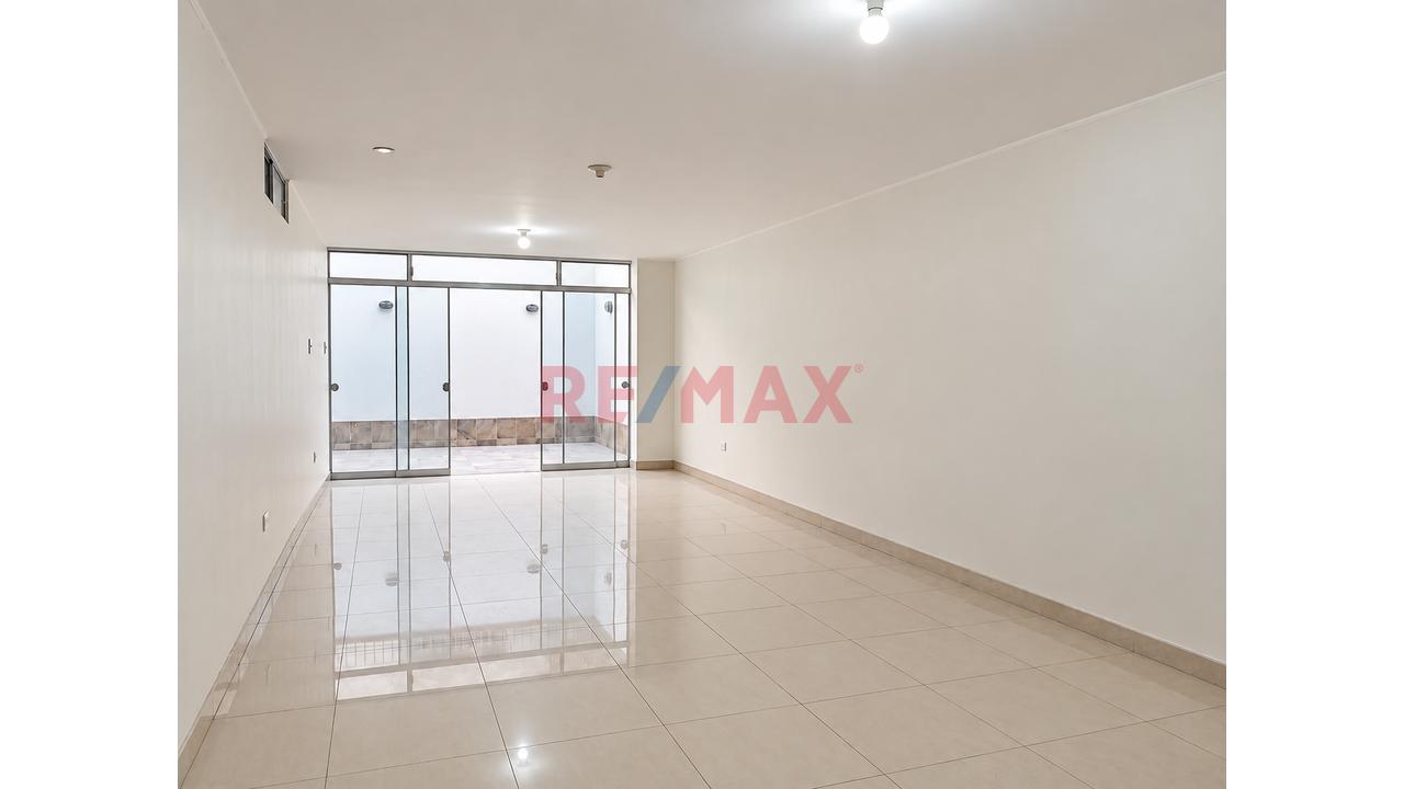 ¡Vive Frente A Parque En Los Olivos! | Departamento De 148 M² + Cochera