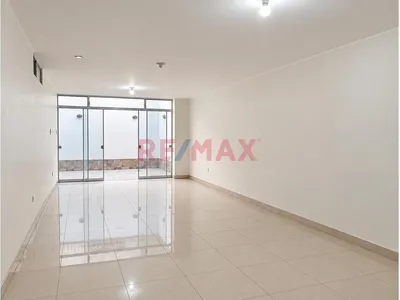 ¡Vive Frente A Parque En Los Olivos! | Departamento De 148 M² + Cochera