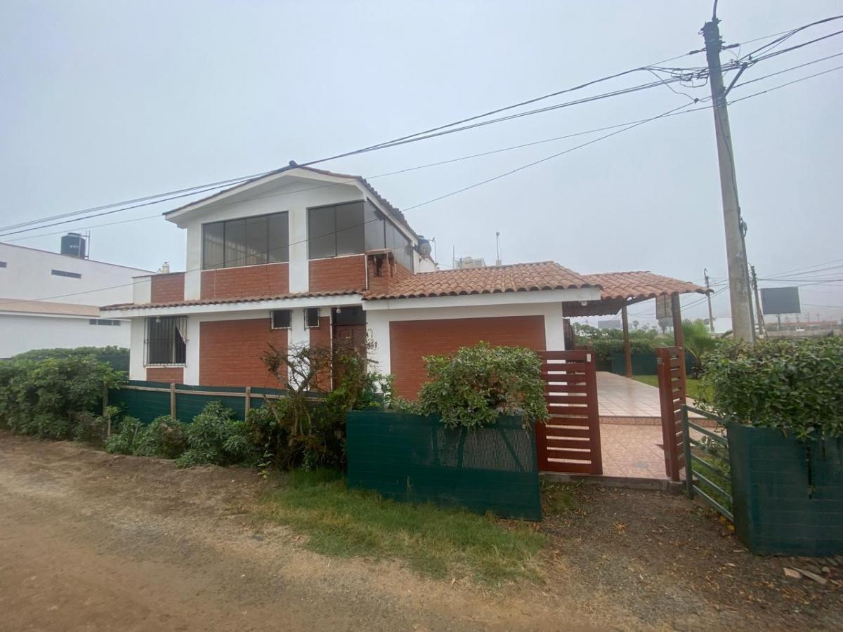 Venta de Casa en Lurín - Lima 4 Dormitorios 