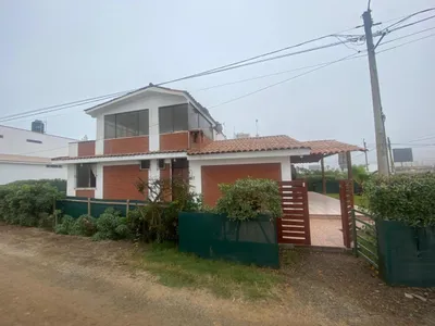 Venta de Casa en Lurín - Lima 4 Dormitorios
