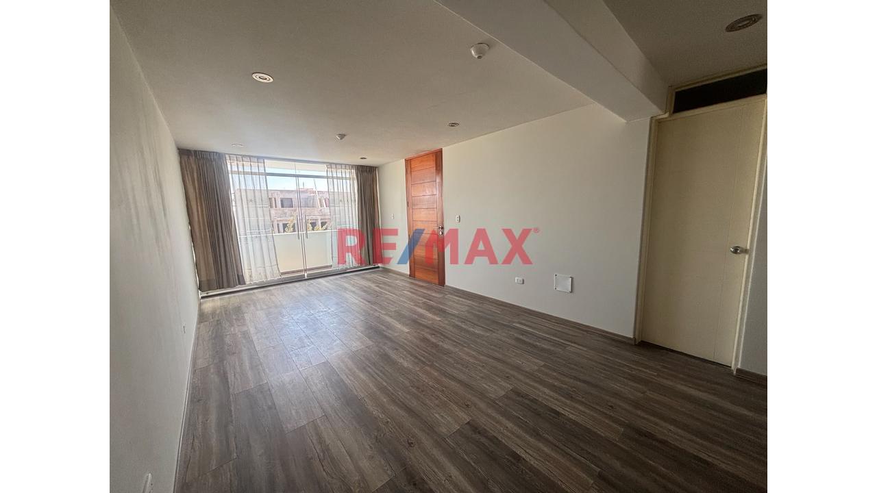 ¡Oportunidad En Miraflores! Departamento En 6.º Piso Con Ascensor