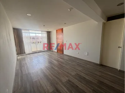¡Oportunidad En Miraflores! Departamento En 6.º Piso Con Ascensor