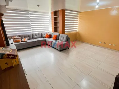 Venta De Departamento En El 3Ro Y 4To Piso En Ate De 210M2