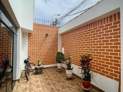 Venta de Casa en Chorrillos - Lima 8 Dormitorios