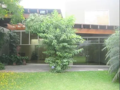 Venta de Casa en Santiago de Surco - Lima 5 Dormitorios