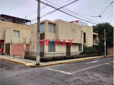 Vendo Amplia Casa A Precio De Terreno En Perfecta Zona De Chorrillos 🏡🏡