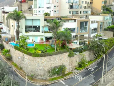 Venta de Casa en Santiago de Surco - Lima 5 Dormitorios