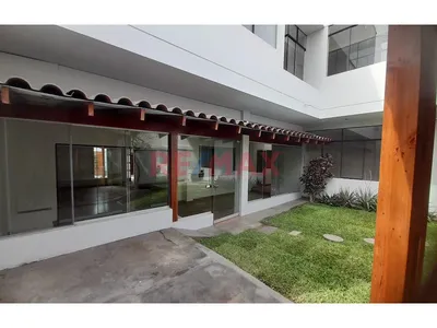 Casa De 3 Pisos Con Uso Comercial – Ideal Vivienda + Consultorios/Oficinas – Javier Prado Este, Cdra. 62 – Frente A Ibm