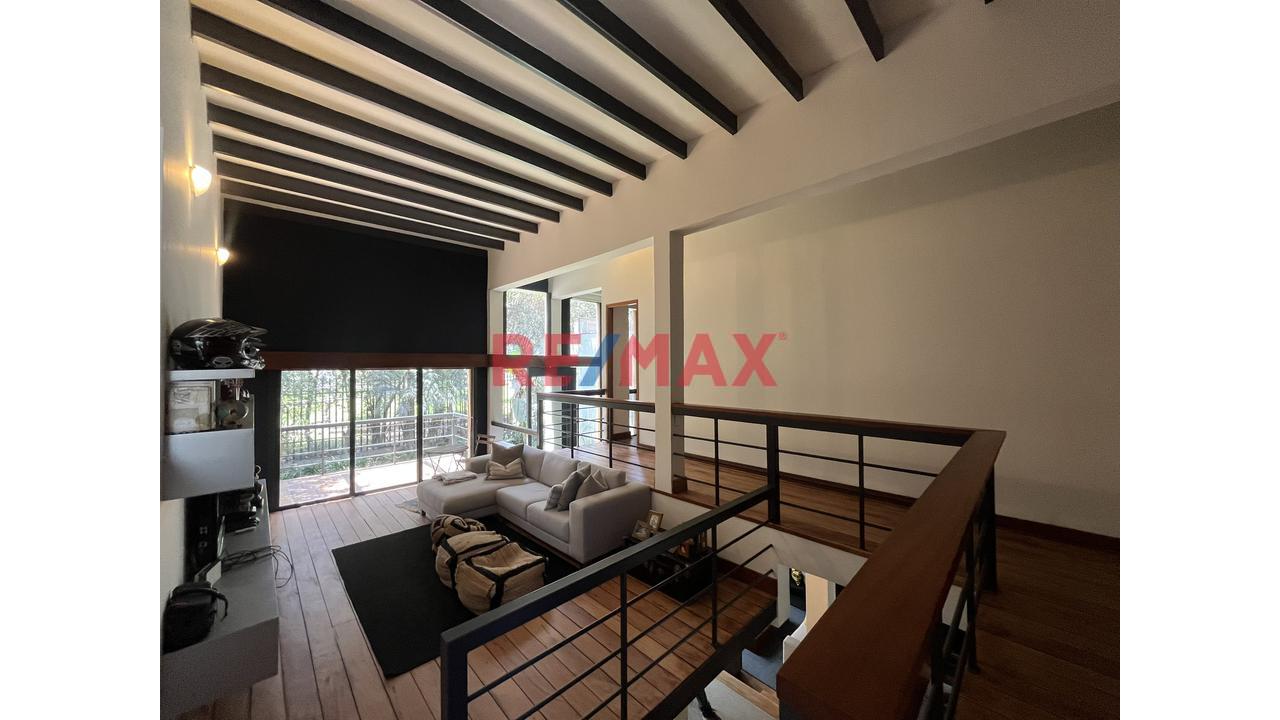 Casa En Venta De 3 Dormitorios Con Jardín Interior En Condominio – La Molina