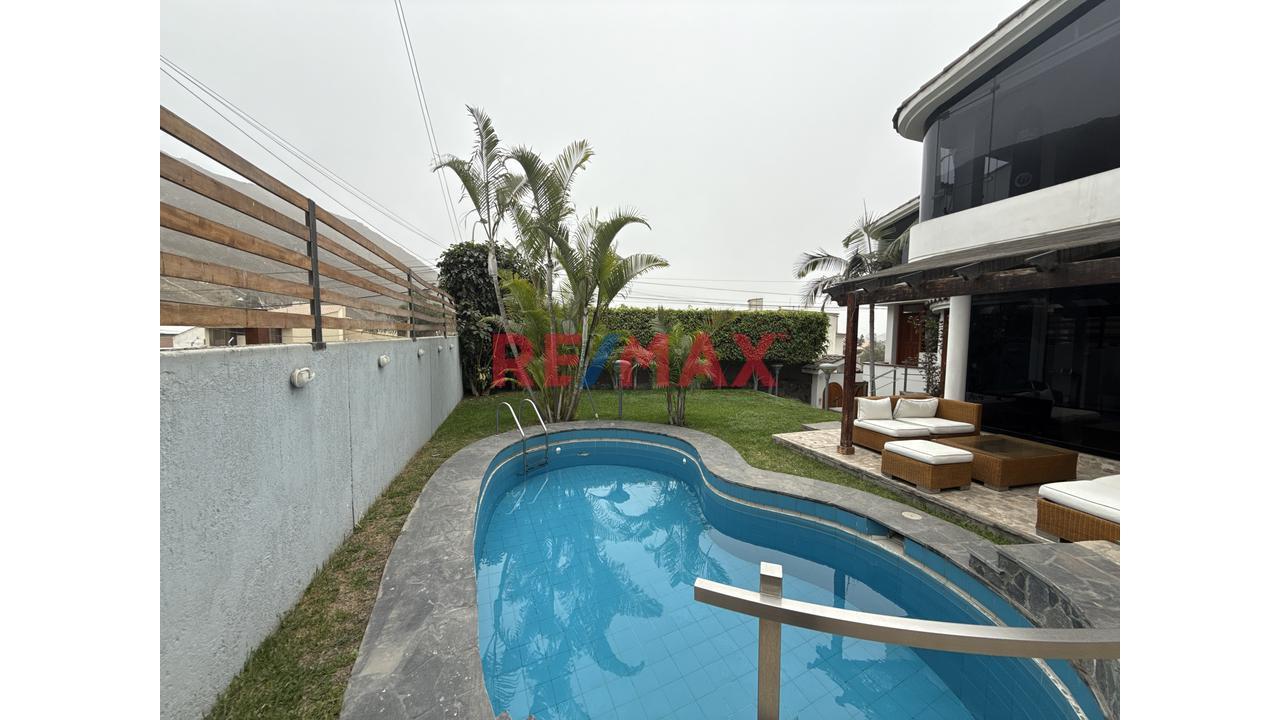 Venta De Casa Familiar Con Piscina Y Terraza – Rinconada Del Lago