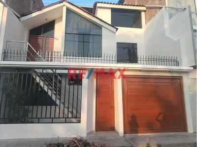 Casa En Alquiler 3 Pisos  - Urb. El Ingeniero I