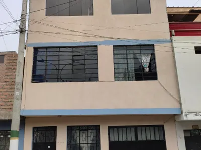 Casa de 3 pisos + azotea