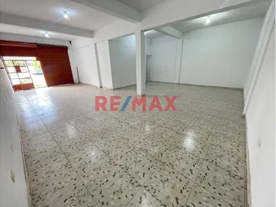 ¡Alquiler De Local Comercial En Primer Piso – ¡Los Nísperos, Smp!