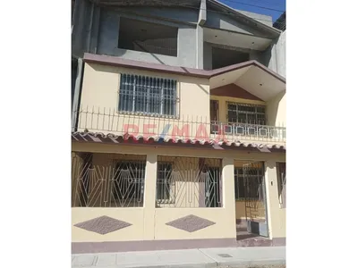 Venta De Casa En San Sebastian Tres Pisos-372 M2