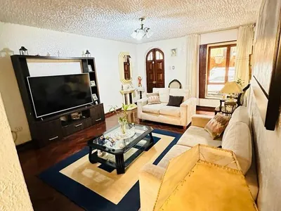 Venta de Casa en Santiago de Surco - Lima 5 Dormitorios