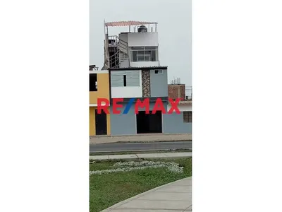 Se Vende Casa De 3 Pisos En Avenida -Buenos Aires- Trujillo