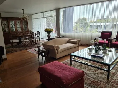 Venta de Departamento en Santiago de Surco - Lima 4 Dormitorios