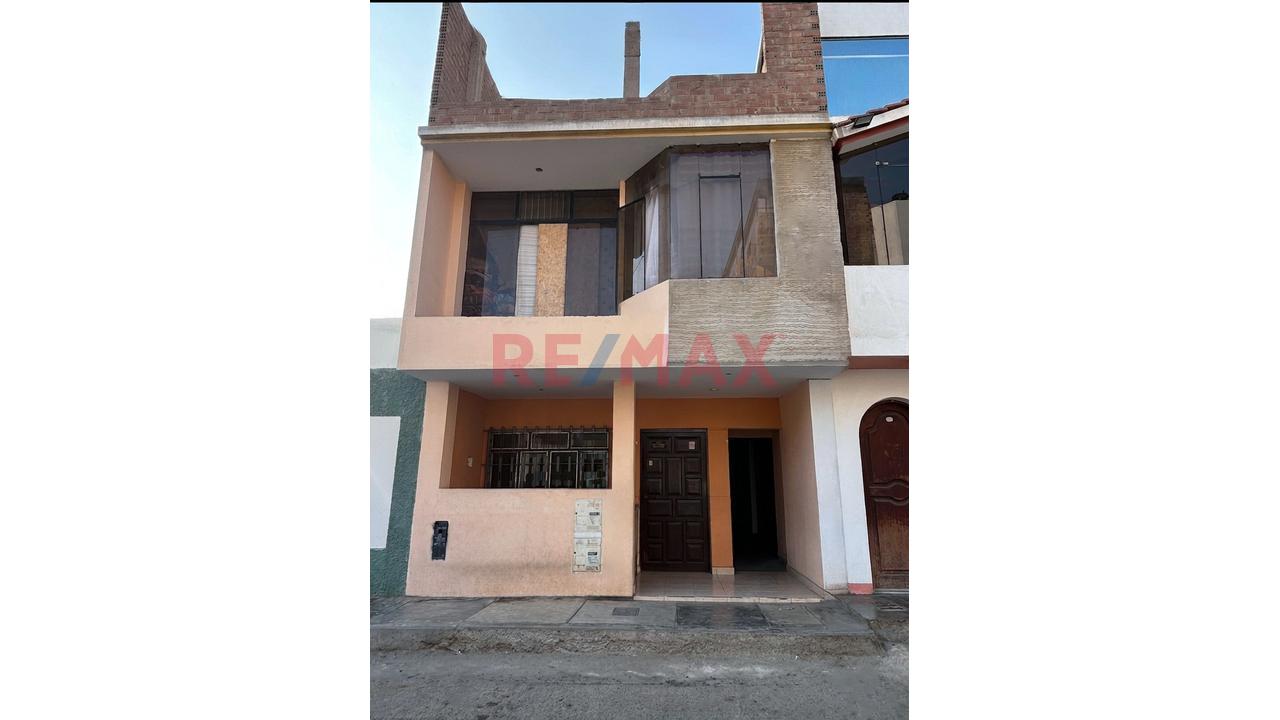 🏠 ¡Ocasión! Amplia Casa De 3 Pisos En Venta 🏠