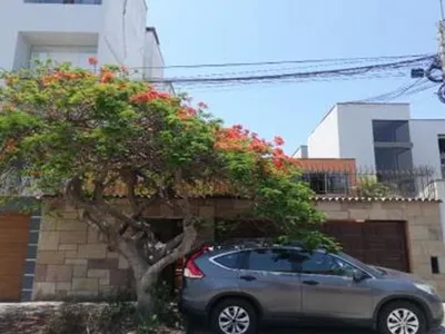 Venta de Casa en Santiago de Surco - Lima 4 Dormitorios