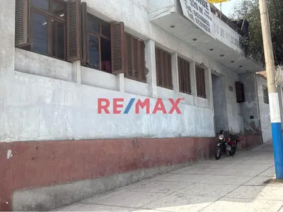 En Venta - Amplio Local De 2 Pisos En Pucusana