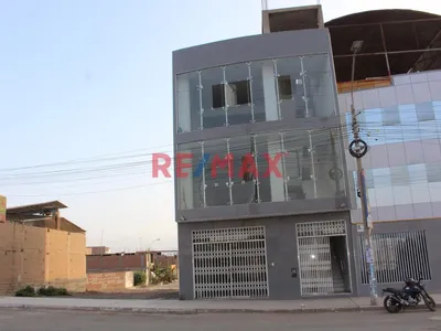 Venta De Local De 3 Pisos En Misma Av Santa Maria