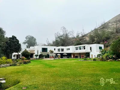 Venta de Casa en La Molina - Lima 8 Dormitorios