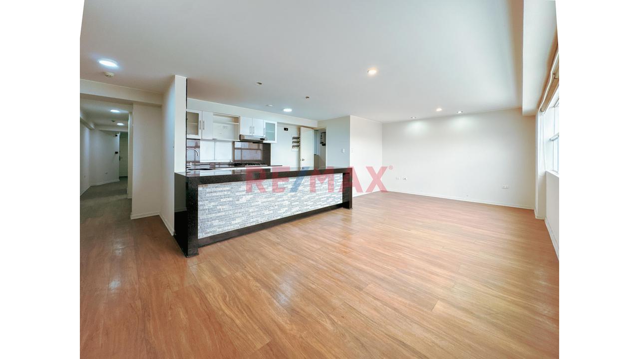 Vendo En Surco Urbanizacion Valle Hermoso  De Monterrico Departamento Flat Con Dos Cocheras Y Deposito