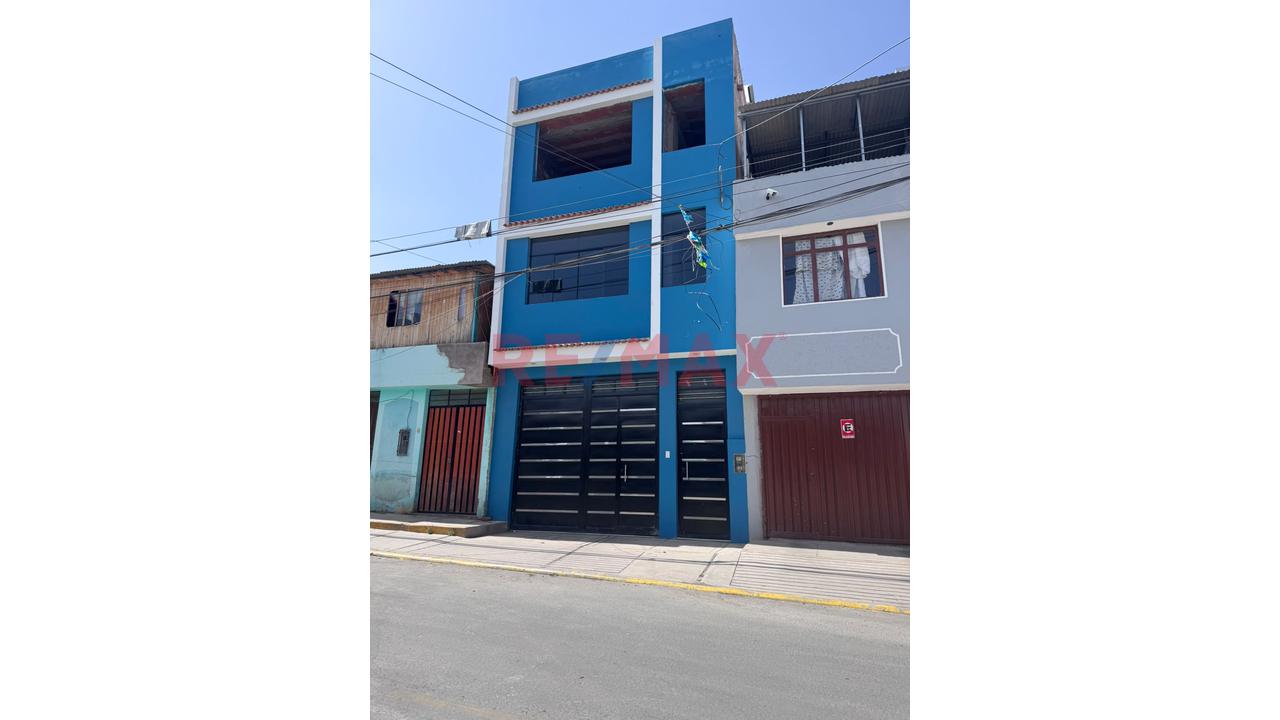 ¡Se Vende Amplio Inmueble Con Salón De Eventos, Cochera Y Gran Potencial En Miraflores!