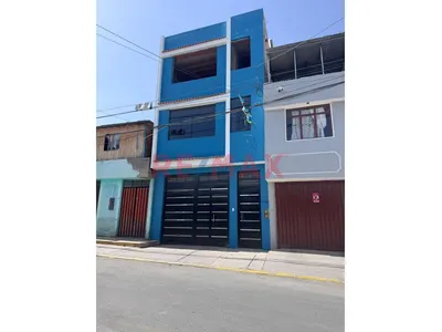 ¡Se Vende Amplio Inmueble Con Salón De Eventos, Cochera Y Gran Potencial En Miraflores!