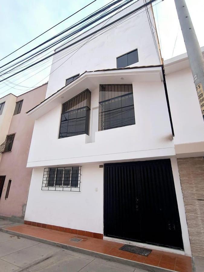 Venta de Casa en Santiago de Surco - Lima 7 Dormitorios 