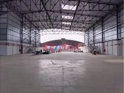 Alquiler De Almacen O Local Comercial En Santa Anita 1700 M2