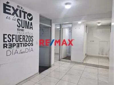 Alquiler De Amplio Local Comercial / Oficina En Piso 3