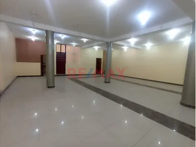 Se Alquila Amplio Local En 1Er Piso En Sjl