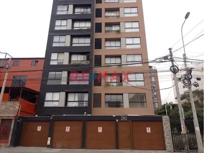 Alquiler De Departamento Flat En Surquillo – Urb. Barrio Médico