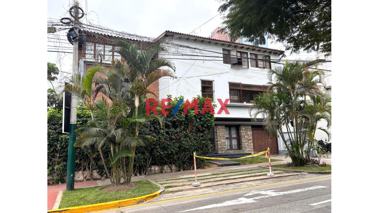Venta Casa En Esquina Frente A Parque | 582 M² | Ideal Sede Corporativa | San Isidro
