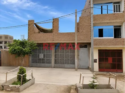 Vendo Amplia Casa Con Locales Comerciales En San Martin De Porres 🏗️🏗️