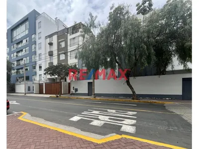 Departamento Remodelado En Venta En Miraflores – Coronel Inclán Cuadra 4 - Vista Exterior