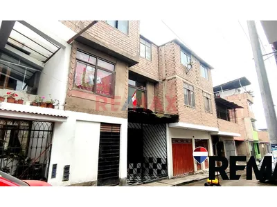 Se Vende Casa De Cuatro Pisos En Villa El Salvador