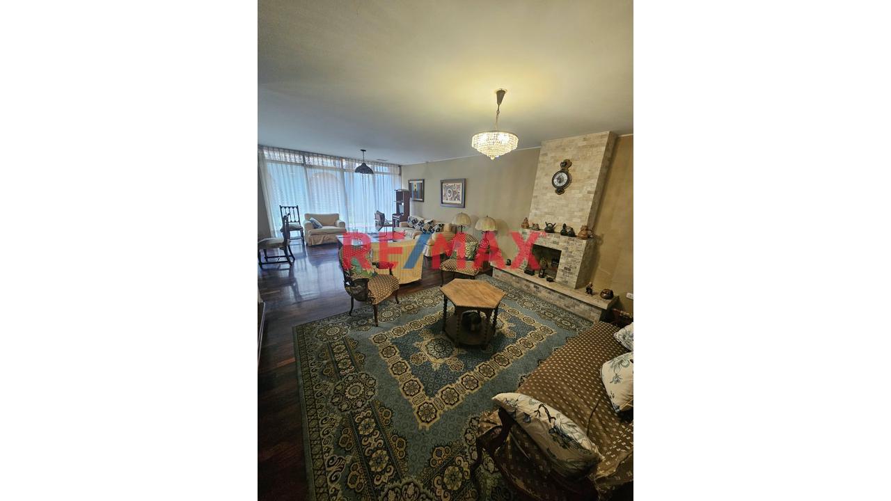 Duplex En Corpac - Una  Oportunidad Para Vivir Con Tu Familia En Un Amplio Hogar!