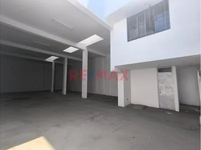 Local Comercial Con Almacén Y Oficinas Administrativas En Urb. Jorge Chávez – Callao