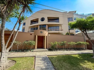 Venta de Departamento en Santiago de Surco - Lima 4 Dormitorios