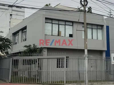 Se Alquila Local Comercial Primer Piso En Esquina En Miraflores – 155.40 M² Y 2 Cocheras