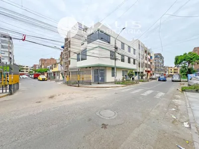 Venta de Casa en Los Olivos - Lima 14 Dormitorios